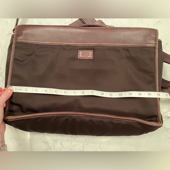 Authentic Coach brown leather briefcase. Silver hardware. Unisex - Picture 9 of 16
